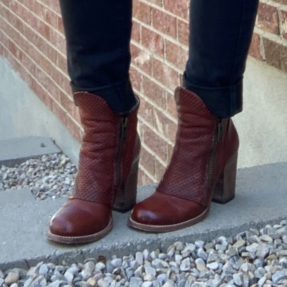 RARE Freebird Bowie Booties, Rust, Size 8